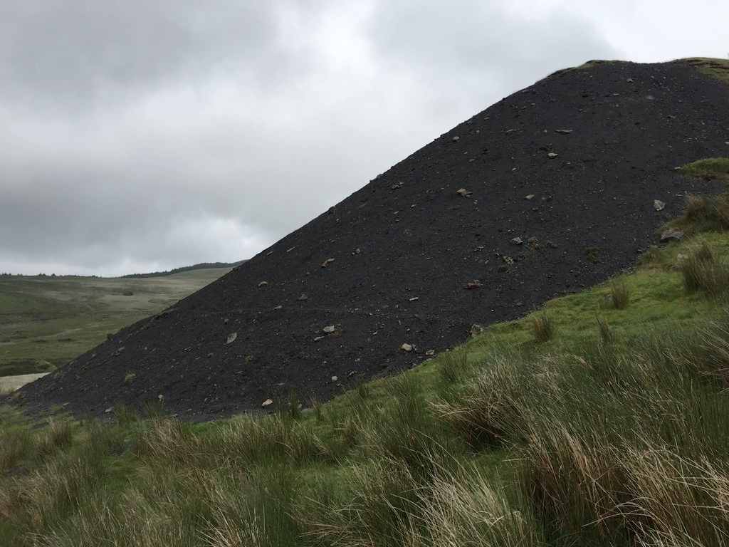 Coal spoil near Neath Port Talbot, Wales. © Alan Hughes , 2015. cc-by-sa/2.0